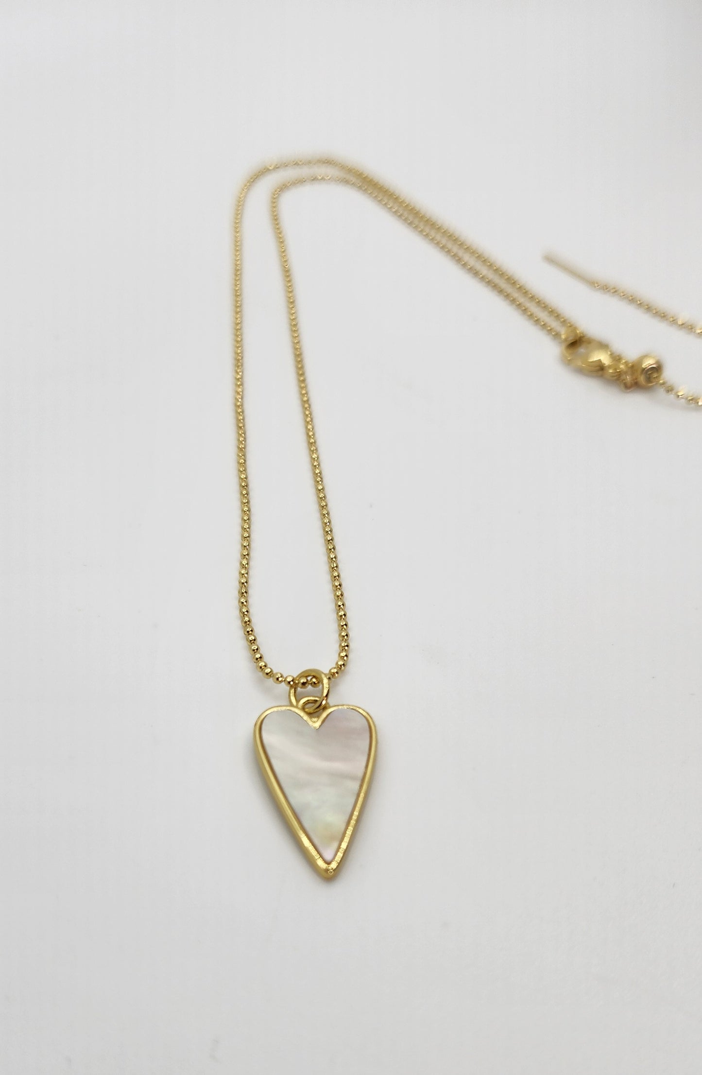 Corazón de Dios Necklace